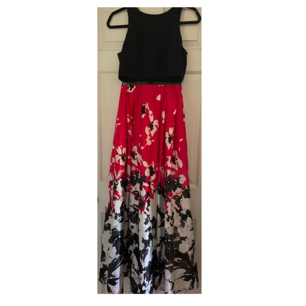 Long, sleeveless Betsy Adam gown, mesh bodice